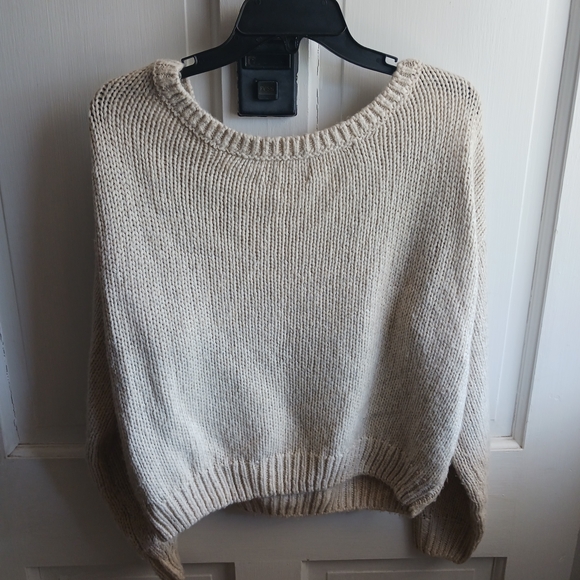 Hollister Cream Off The Shoulder Soft Knit Sweater Size Small - Picture 4 of 4